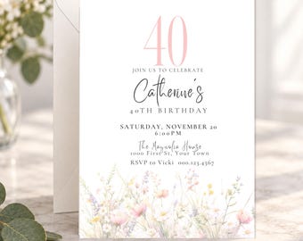 Puede incluir: Una tarjeta de invitación de cumpleaños blanca con un número 40 grande de color rosa pálido en la parte superior, seguido del texto Join us to celebrate Catherine's 40th birthday, fecha, hora, lugar y detalles de RSVP, con un borde floral en acuarela.