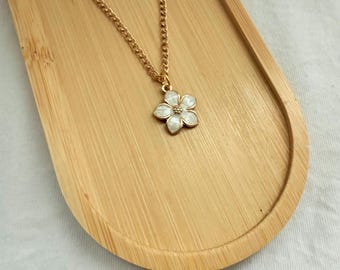 Wildflower Charm Necklace – Gold Floral Pendant, Dainty Flower Necklace, Minimalist Jewelry, Nature Inspired Gift for Her