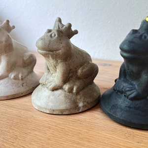 Frog made of concrete | Frog Prince | different colors