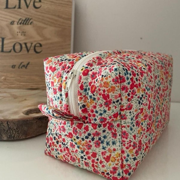 Trousse de toilette fleurie - en tissu Liberty