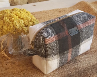 toiletry bag in “plaid” fabric, soft to the touch
