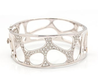 Luxury white 18k gold and diamonds bracelet,