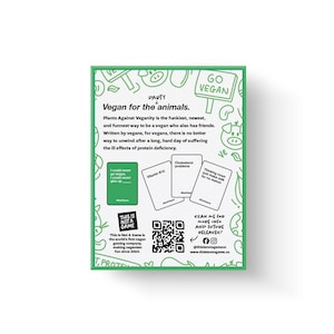 Puede incluir: Una caja verde y blanca con una ilustraci&oacute;n de cerdo verde y el texto "Vegan for the animals." La caja presenta una tarjeta de juego con el texto "Cholesterol problems" y un c&oacute;digo QR. El texto "This is Not A Game" tambi&eacute;n es visible en la caja.