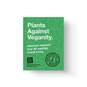 Puede incluir: Ilustraci&oacute;n verde y blanca de un juego a base de plantas llamado "Plants Against Veganity." Tambi&eacute;n se incluye el texto "Making Vegans Fun at Parties Since 2024." El juego se describe como "La primera empresa de juegos vegana del mundo."