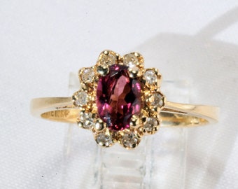 Anello in oro giallo 10 kt 'Plumb' con tormalina rosa e diamanti, misura 6,5