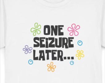 One Seizue Later T-Shirts Kinder Lustige Epilepsie Chronische Krampfanfälle Humorvolle T-Shirts Geschenke für Epileptiker Jugend