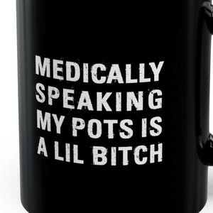 Médicamente hablando, el síndrome de Taquicardia Ortostática Postural (POTS) es una pequeña perra. Tazas de 11 oz. Divertidas sobre el síndrome de Taquicardia Ortostática Postural (POTS).