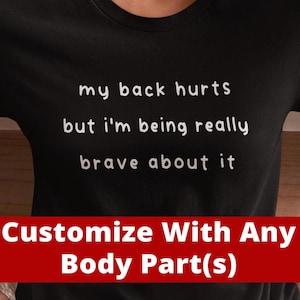 Aangepast lichaamsdeel doet pijn T-shirts lef hebben T-shirts Grappige verwondingen Gepersonaliseerde verwondingen Chronische pijn Humor T-shirts