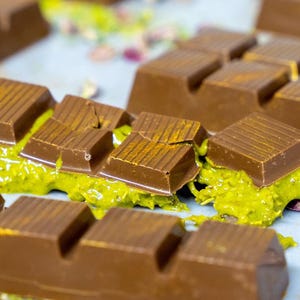 Dubai Pistachio Chocolate Bar: Kunefe Kadayif Gourmet Chocolate
