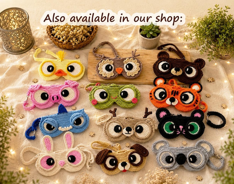 K&ouml;nnte beinhalten: Eine Sammlung von elf geh&auml;kelten Schlafmasken im Tierdesign, darunter Motive wie ein gelbes K&uuml;ken, eine braune Eule, ein B&auml;r, ein rosa Schwein, ein gr&uuml;ner Frosch, ein orangefarbener Tiger, ein blauer Hai, ein Reh, eine schwarze Katze, ein wei&szlig;er Hase und ein grauer Koala mit Riemen.