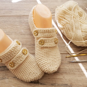 Crochet Slipper Pattern - Slippers with straps and buttons - Crochet Woman&#39;s Slipper Pattern