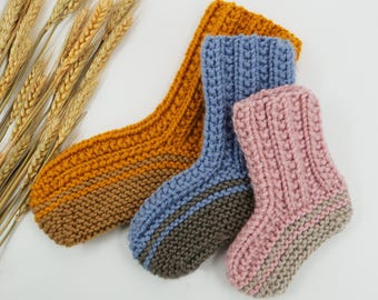 Schema per lavorare a maglia delle scarpine per neonati – Tutorial per principianti (schema PDF)