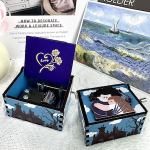 Geburtstagsgeschenk Individuell geschnitzte Handgekurbelte Anime-Holzspieluhr personalisierte einzigartige Filmholzspieluhrgeschenke für Sie für Jungenmädchen