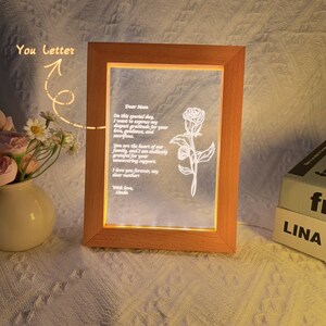 Luz de noche personalizada con letra escrita para el Día de la Madre. Crea un regalo personalizado grabado para mamá, abuela o cumpleaños.