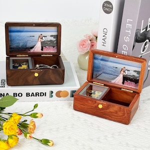 Geburtstagsgeschenk Benutzerdefinierte Spieluhr - Personalisiertes Druckfoto Holz Hochzeitsspieluhr Schmuckschatulle für Mädchen Spieluhr Jahrestagsgeschenk für sie