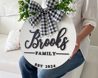 Letrero de puerta familiar personalizado, regalo de Navidad, letrero de bienvenida de madera con apellido personalizado para puerta de entrada, colgador de puerta familiar, corona de puerta con apellido