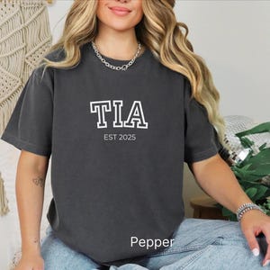 Comfort Colors custom tia shirt Personalized Tia tshirt gift for tia est 2025 New Auntie Gifts Baby Announcement Pregnancy Reveal shirt aunt