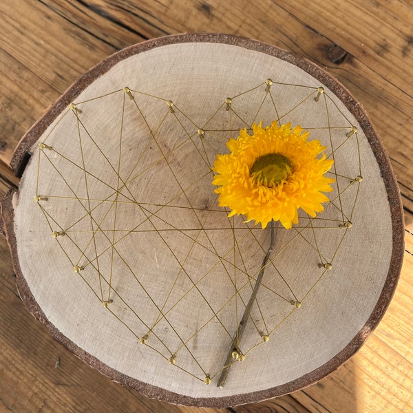 Nagelbild mit Herz I Holzscheibe mit Motiv I Deko | Holzscheibe mit Trockenblumen | Herz I Hochzeitsgeschenk | Geldgeschenk