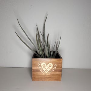 Planter box, hart carving, handmade, indoor/exterior, great for herbs,  flowers, soculents, wood pot, garden, center piece display, gift.