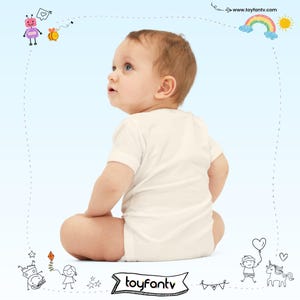 Mono infantil con iconos del estado de Carolina del Norte: faro, oso, guitarra y monumentos costeros imagen 12