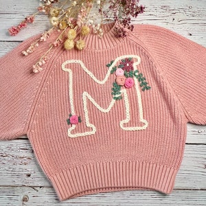 Pullover Handbestickt Blumen Buchstaben Rosen Name Personalisiert Geburtstag Baby Kind Initialen bestickt Handgemacht DIY Geschenk Mädchen Bild 1