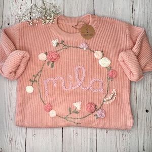 Pullover Handbestickt Blumen Buchstaben Rosen Name Personalisiert Geburtstag Baby Kind Initialen bestickt Handgemacht DIY Geschenk Mädchen Name mit Kranz