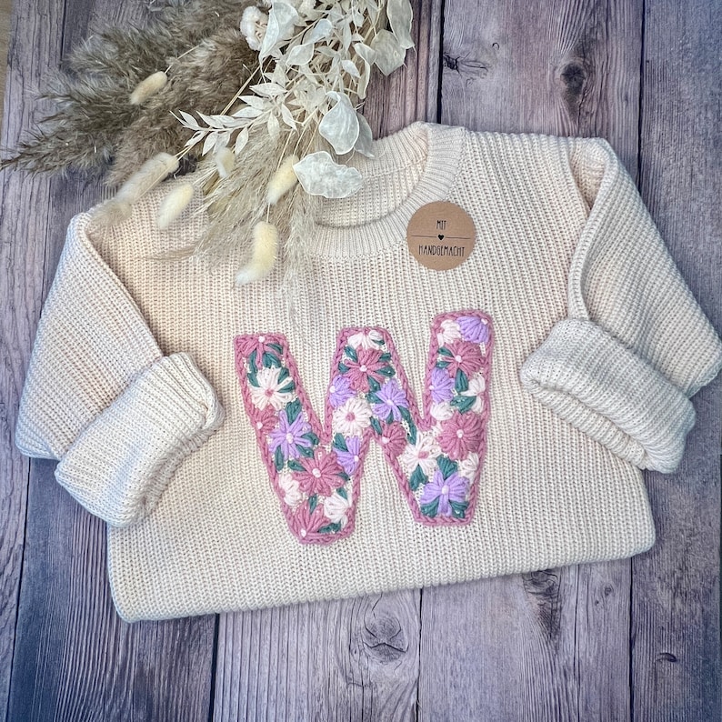 Sweater Hand Embroidered Flowers Letters Roses Name Personalized Birthday Baby Child Initials Embroidered Handmade DIY Gift Girl Buchstabe mit Rand
