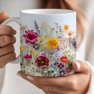 Taza de cerámica con flores silvestres hecha a mano: regalo para jardineros