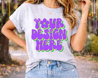 Maqueta de camiseta Gildan Ash de Mardi Gras / Maqueta de camiseta gris ceniza / Maqueta de camiseta de modelo real / Maqueta de camiseta casual minimalista con estética neutra