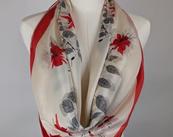 Samlarobjekt i vintage-stil, Vera-halsduk, 100 procent siden, handrullad, tillverkad i Japan, vattenavvisande, "Fuchsia", blommor, röd, grå, 84 x 89 cm