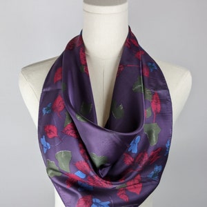 Bufanda vintage de Vera Neumann, acetato, fabricada en Japón, diseño floral, hojas, color morado, 26 x 26 pulgadas cuadradas