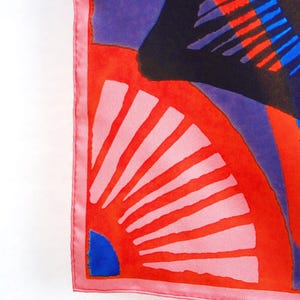 Tea House, 35 x 35, 100 Percent Silk, Hand Rolled, Vera Scarf bild 4