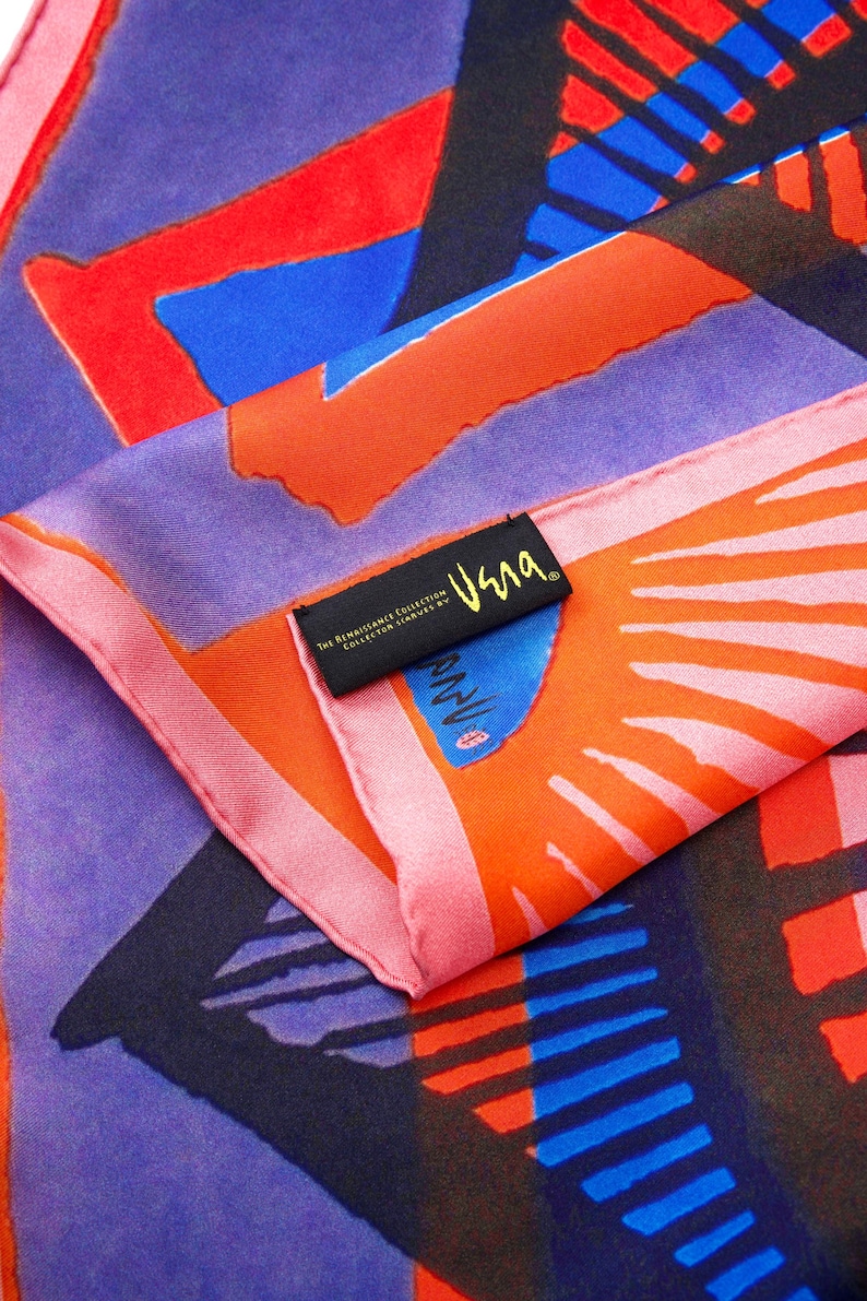 Tea House, 35 x 35, 100 Percent Silk, Hand Rolled, Vera Scarf bild 6