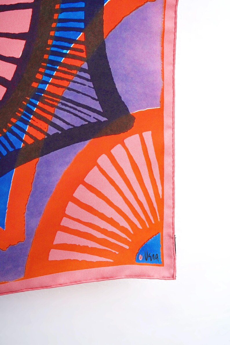 Tea House, 35 x 35, 100 Percent Silk, Hand Rolled, Vera Scarf bild 5