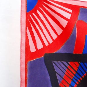 Tea House, 35 x 35, 100 Percent Silk, Hand Rolled, Vera Scarf bild 2