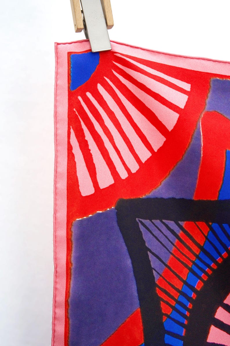 Tea House, 35 x 35, 100 Percent Silk, Hand Rolled, Vera Scarf bild 2