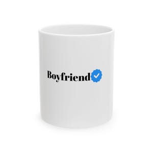 Caneca de cerâmica para namorado verificada | Xícara de café para ele | Presente engraçado para namorado | Presente exclusivo para o Dia dos Namorados | Caneca de aniversário