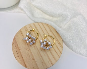 Orecchini di perle placcati in oro 18 carati, orecchini a cerchio in oro, orecchini da sposa, orecchini da sposa, regalo da damigella d'onore