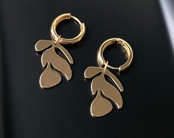 Earrings with leaves