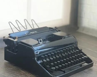 Vintage Schreibmaschine Olympis, Retro-Schreibmaschinen, funktionierende Schreibmaschine, tragbare Schreibmaschine