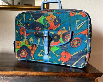 Vintage 1970s Retro Floral Overnight Bag/Carry-on Luggage