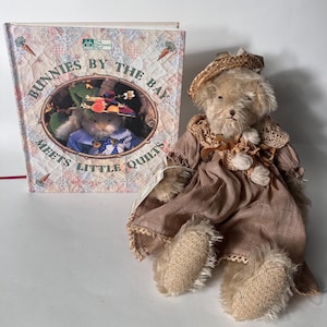 Vintage Bunnies By The Bay Alice Bumble Mohair Bear with Quilting Book Hallmark