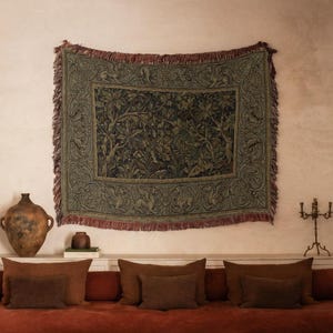 Tapiz tejido Bosque Verde, Arte mural de algodón con borde de grifo, Textil tejido medieval, Arte mural Bosque con borde de grifo