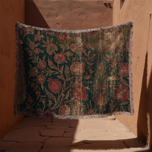 Antiker Granatapfel botanischer Jacquard gewebter Wandteppich, tiefgrünes Viridian Krapprot Ocker Gold rohes Umber Baumwollwand-Kunst