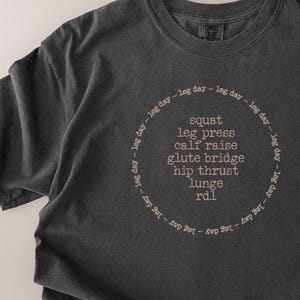 Comfort Colors Leg Day Workout-T-shirt: squat-, press-, longefitnessshirt