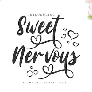 Op de afbeelding: Introductie van Sweet Nervoys, een mooi handschrift-lettertype. Het lettertype wordt weergegeven in zwart op een witte achtergrond met roze bloemmotieven.
