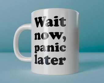 Wait now, panic later mug – Funny slogan mug for procrastinators & coffee lovers – Minimalist design