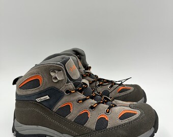 Grande taille 4, chaussures de randonnée montantes grises avec touches d'orange, protège-orteils et talon en daim