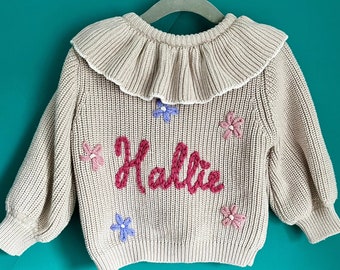 Cardigan personnalisé avec col enfant brodé à la main | Cadeau personnalisé pour bébé nouveau-né | faire-part bébé | Cadeau d'anniversaire pour fille