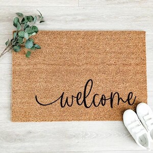 Welcome Script Doormat: Spring Front Porch Decor